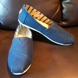 EUC Women's Tom's Size 10